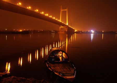CM suggests facelift of Kolkata riverfront