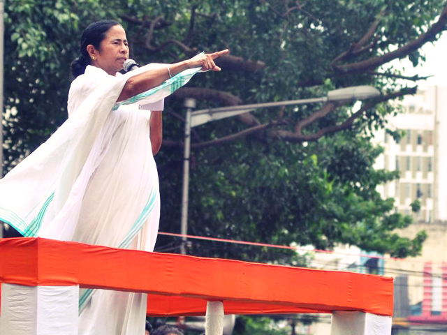 Mamata Banerjee gives directions to party workers at 21 July rally