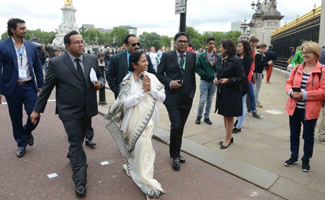 Mamata Banerjee fights jet lag – With a walk around in London