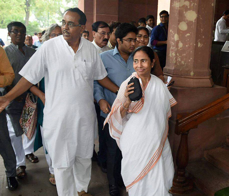 Flight to Delhi starts from Andal, WB CM among the first passengers