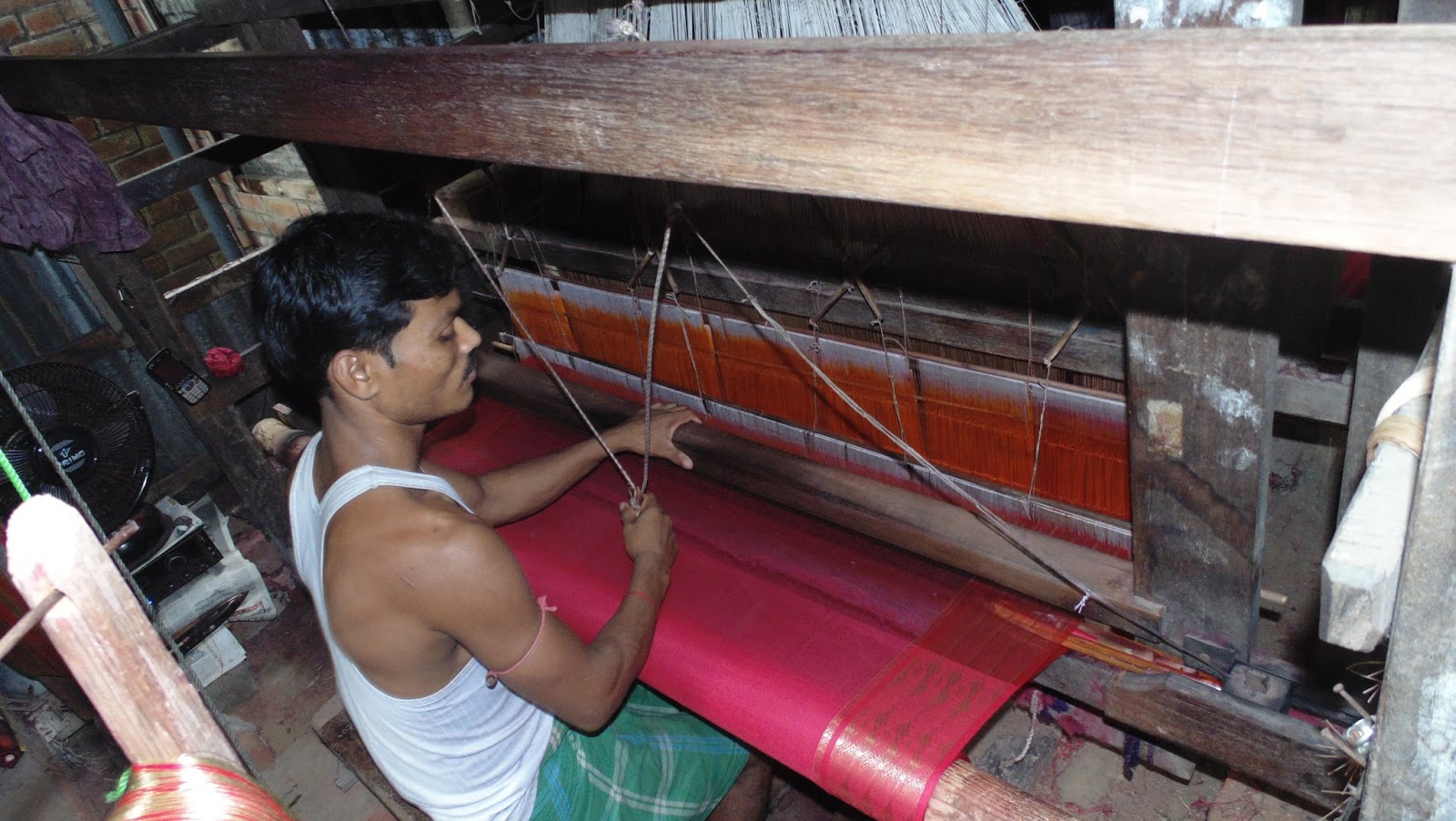 Rs 120 crore compensation to flood-affected tant weavers