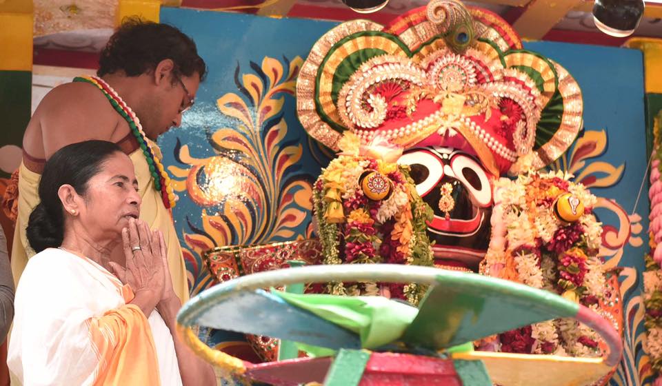 WB CM Mamata Banerjee inaugurates Kolkata Rath Yatra