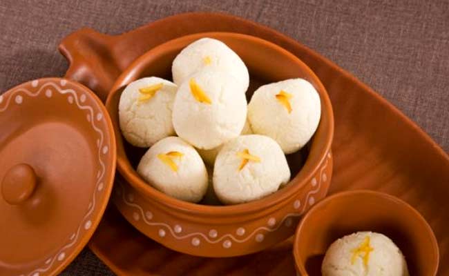 ‘Rosogolla Day’ celebrated at Misti Hub today
