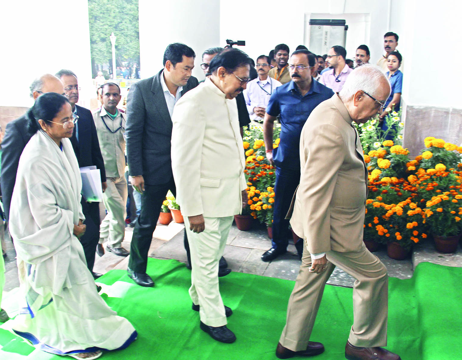Bengal Governor praises Mamata Banerjee and State Govt
