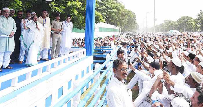 Mamata Banerjee conveys message of love and peace from Red Road