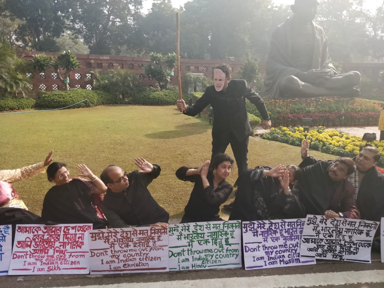 Innovative protest by Trinamool MPs to withdraw Citizenship Amendment Bill