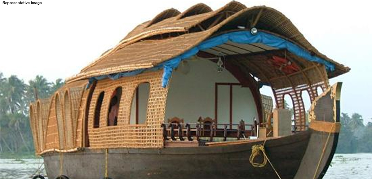 Bangla CM inaugurates houseboats for tourists