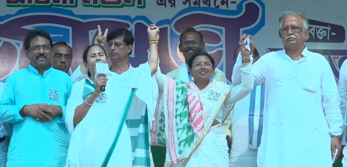 Modi trying to run parallel govt in Bangla: Mamata Banerjee at Basanti