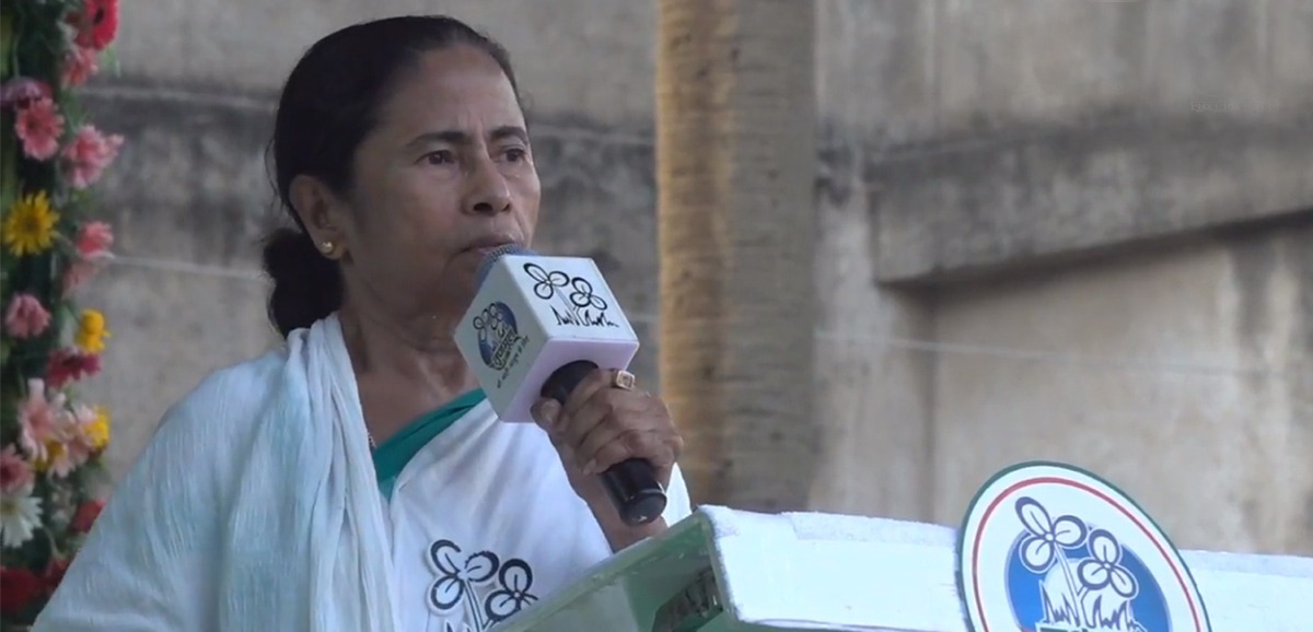 Modi babu has taken control of the media: Mamata Banerjee at Metiabruz